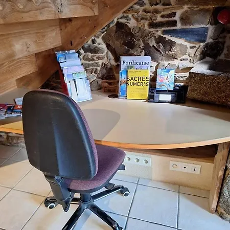 Hébergement de vacances Maison En Pierre Proche Mer, Commerces Et Bus *